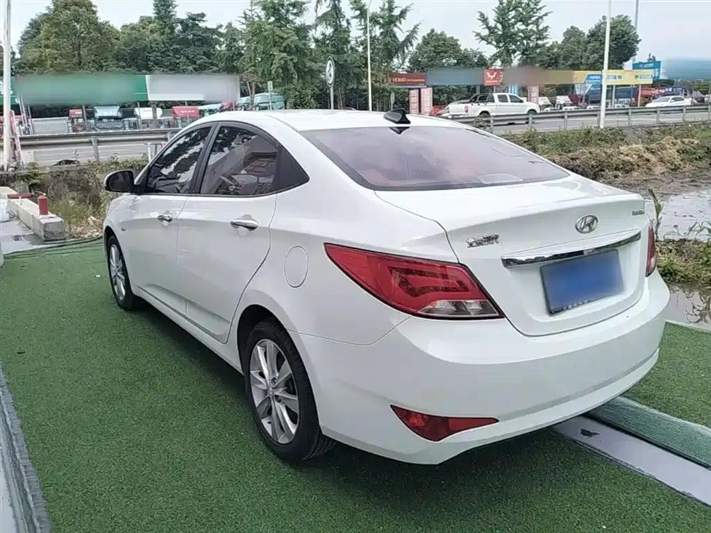 2014 Hyundai Reina 1.4L Manual Top-of-the-line Model — миниатюра 5