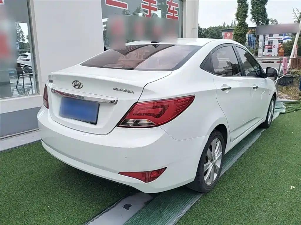 2014 Hyundai Reina 1.4L Manual Top-of-the-line Model — миниатюра 7