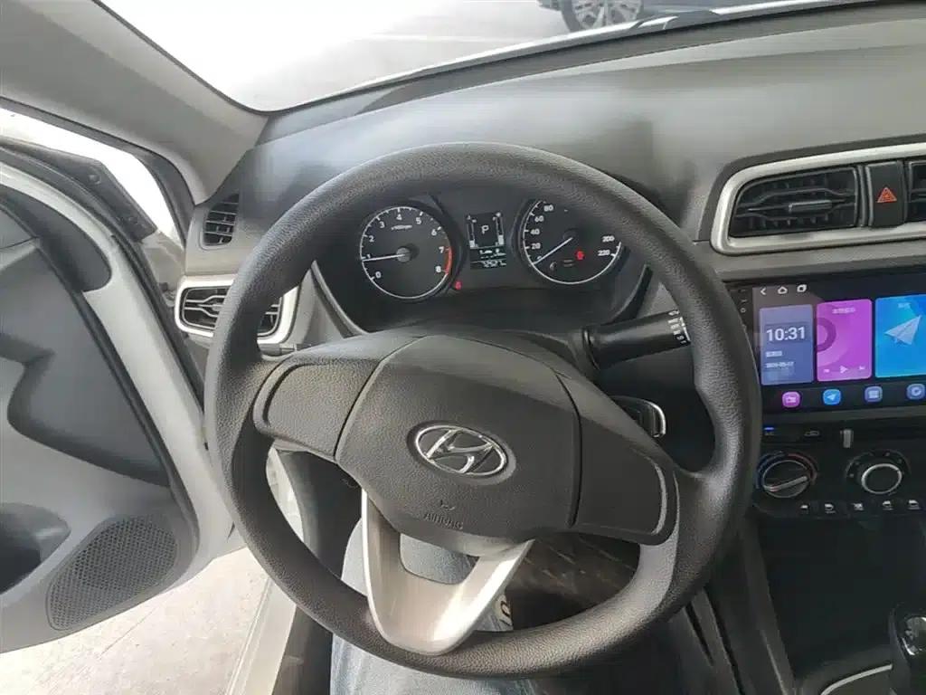 2017 Hyundai Reina 1.4L Automatic Premium Edition (National V Emission Standard) — миниатюра 11