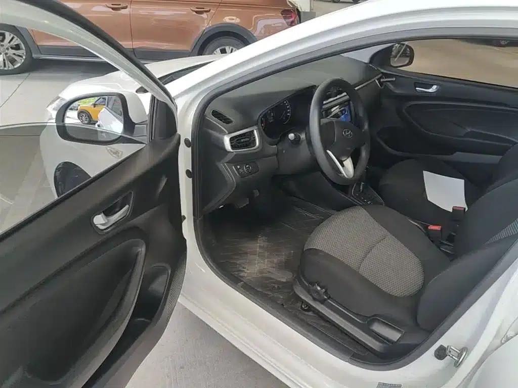 2017 Hyundai Reina 1.4L Automatic Premium Edition (National V Emission Standard) — миниатюра 16