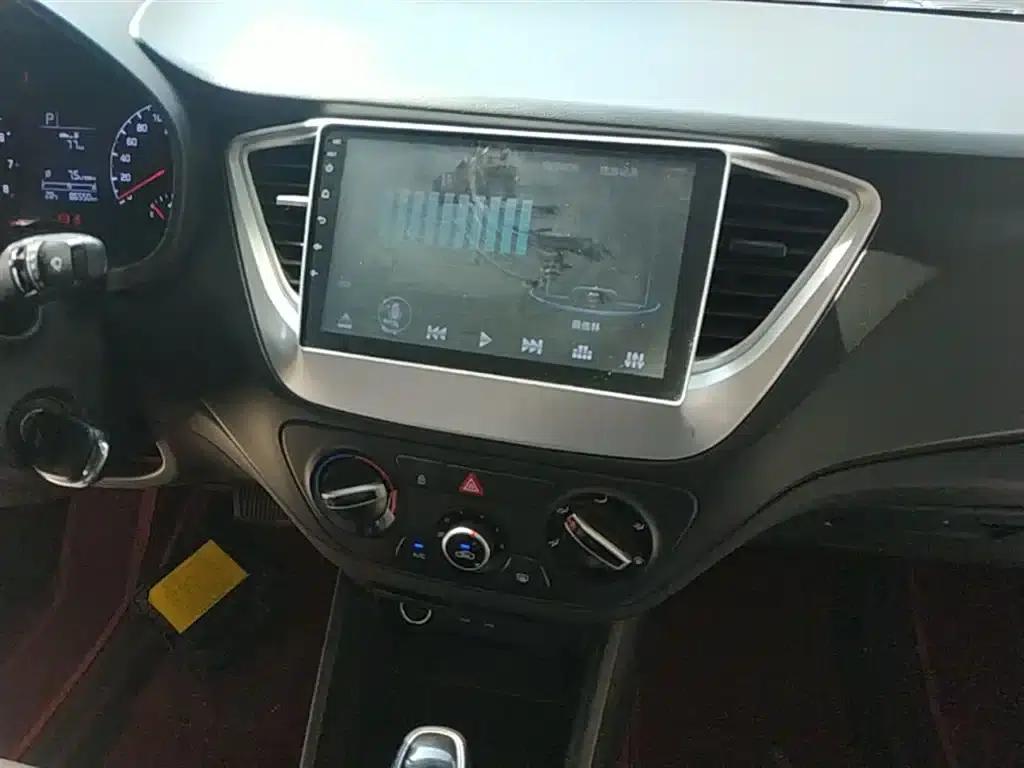 2016 Hyundai Verna 1.4L Automatic GLS (Cool Edition) — миниатюра 13