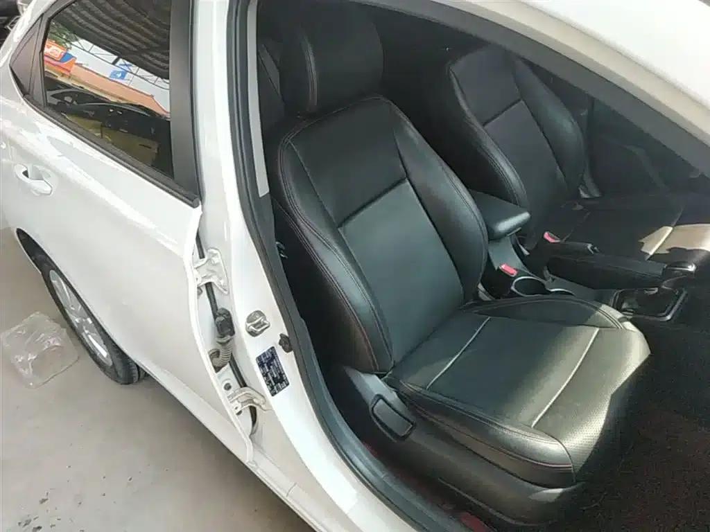 2016 Hyundai Verna 1.4L Automatic GLS (Cool Edition) — миниатюра 25