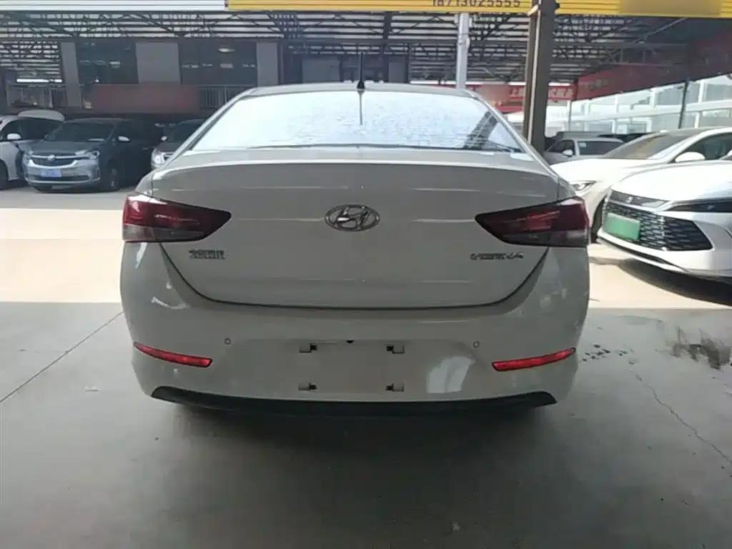 2016 Hyundai Verna 1.4L Automatic GLS (Cool Edition) — миниатюра 6