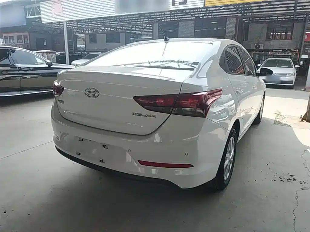 2016 Hyundai Verna 1.4L Automatic GLS (Cool Edition) — миниатюра 7