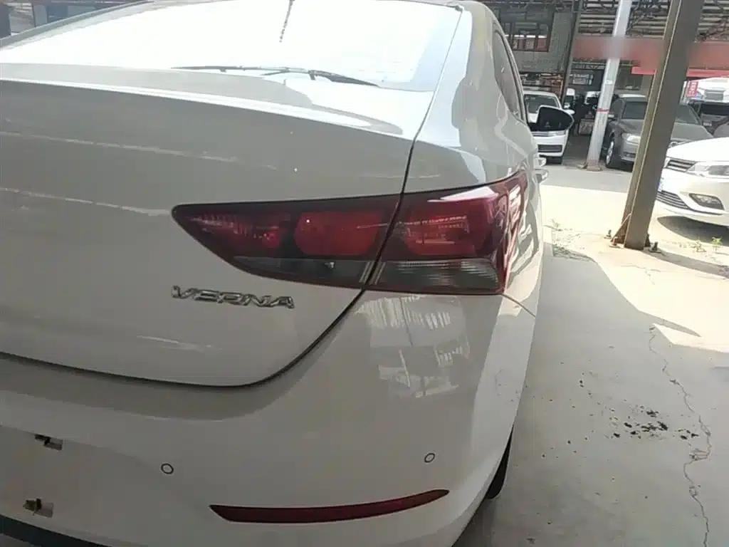 2016 Hyundai Verna 1.4L Automatic GLS (Cool Edition) — миниатюра 8