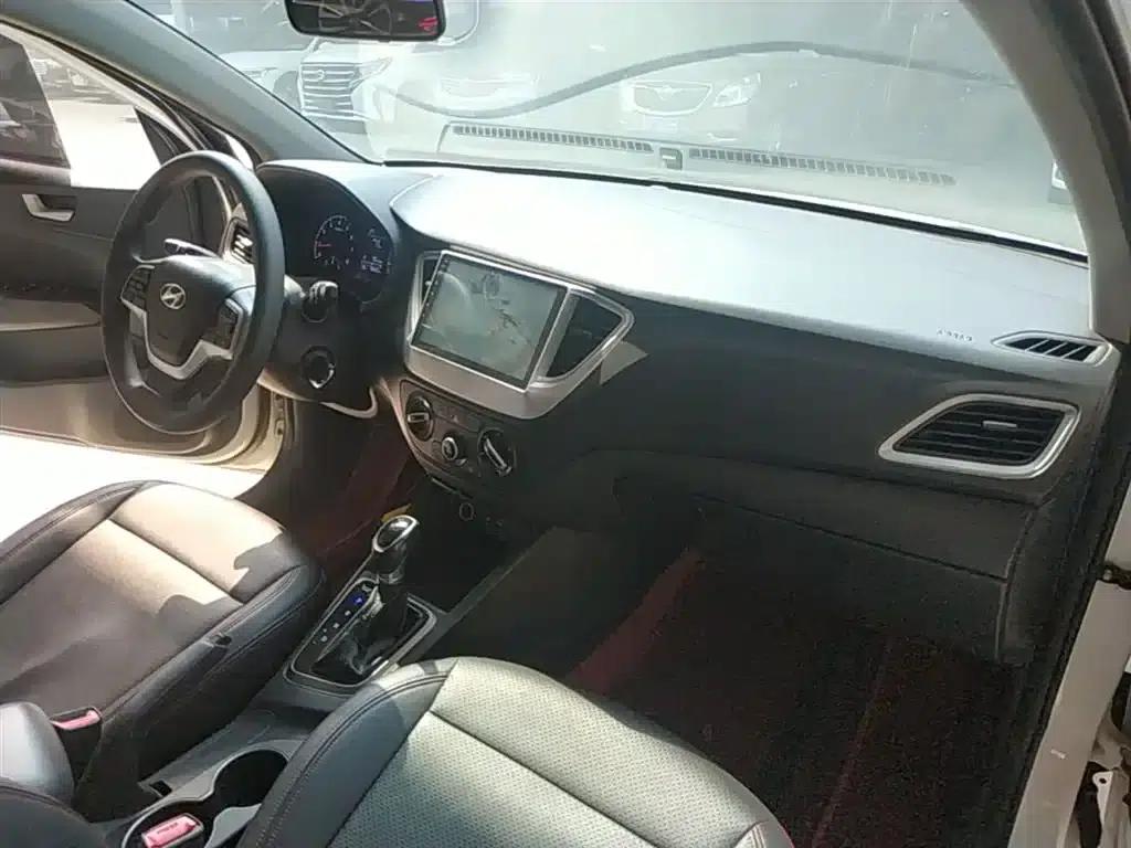 2016 Hyundai Verna 1.4L Automatic GLS (Cool Edition) — миниатюра 10