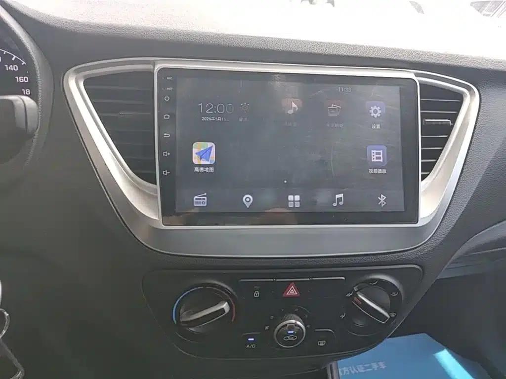 2016 Hyundai Verna 1.4L Manual GLS Cool Edition — миниатюра 13