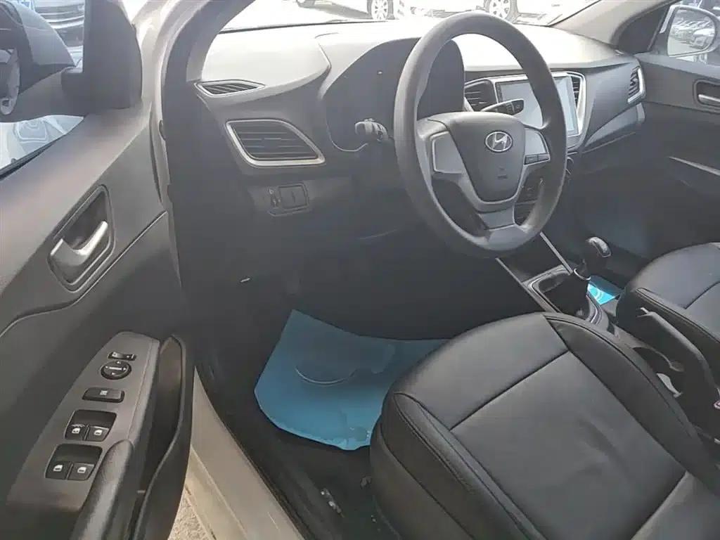 2016 Hyundai Verna 1.4L Manual GLS Cool Edition — миниатюра 15