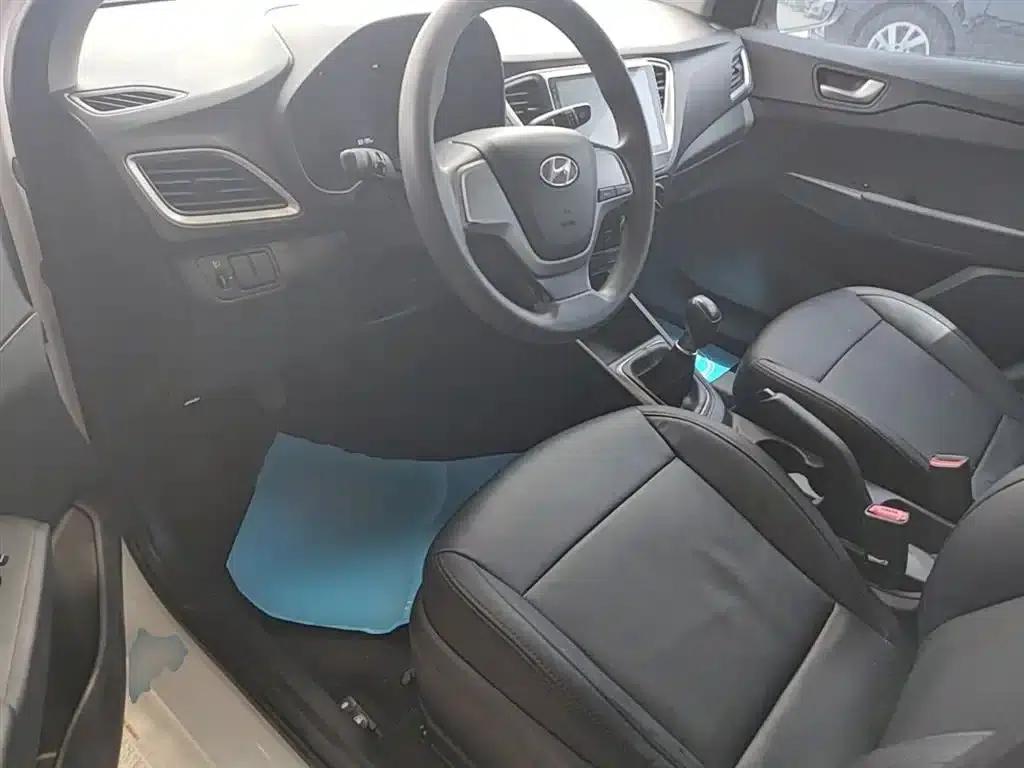 2016 Hyundai Verna 1.4L Manual GLS Cool Edition — миниатюра 16