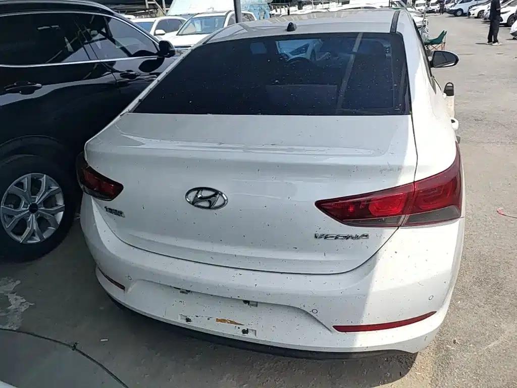 2016 Hyundai Verna 1.4L Manual GLS Cool Edition — миниатюра 6