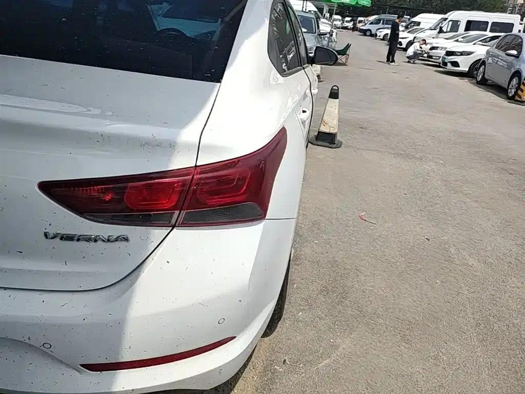 2016 Hyundai Verna 1.4L Manual GLS Cool Edition — миниатюра 8