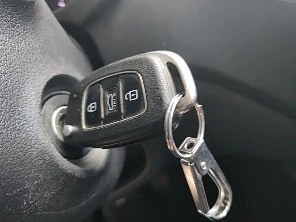 2016 Hyundai Verna 1.4L Manual GLS Cool Edition — миниатюра 9