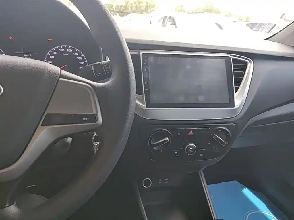 2016 Hyundai Verna 1.4L Manual GLS Cool Edition — миниатюра 10