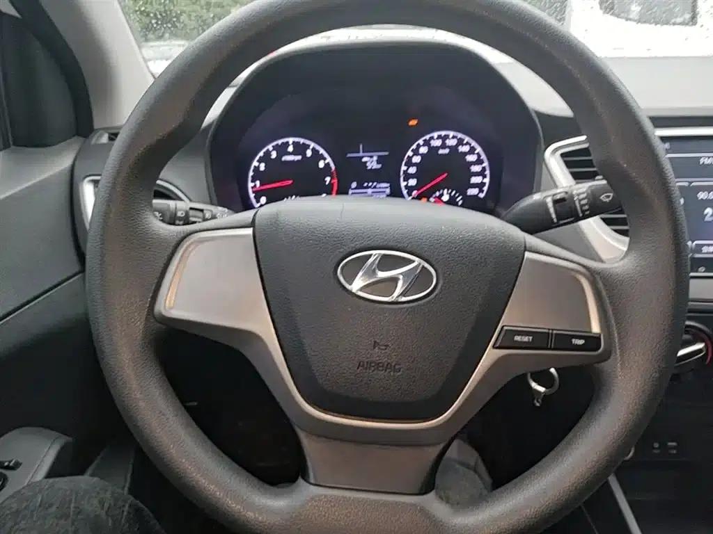 2016 Hyundai Verna 1.4L Manual GLS Cool Edition — миниатюра 11