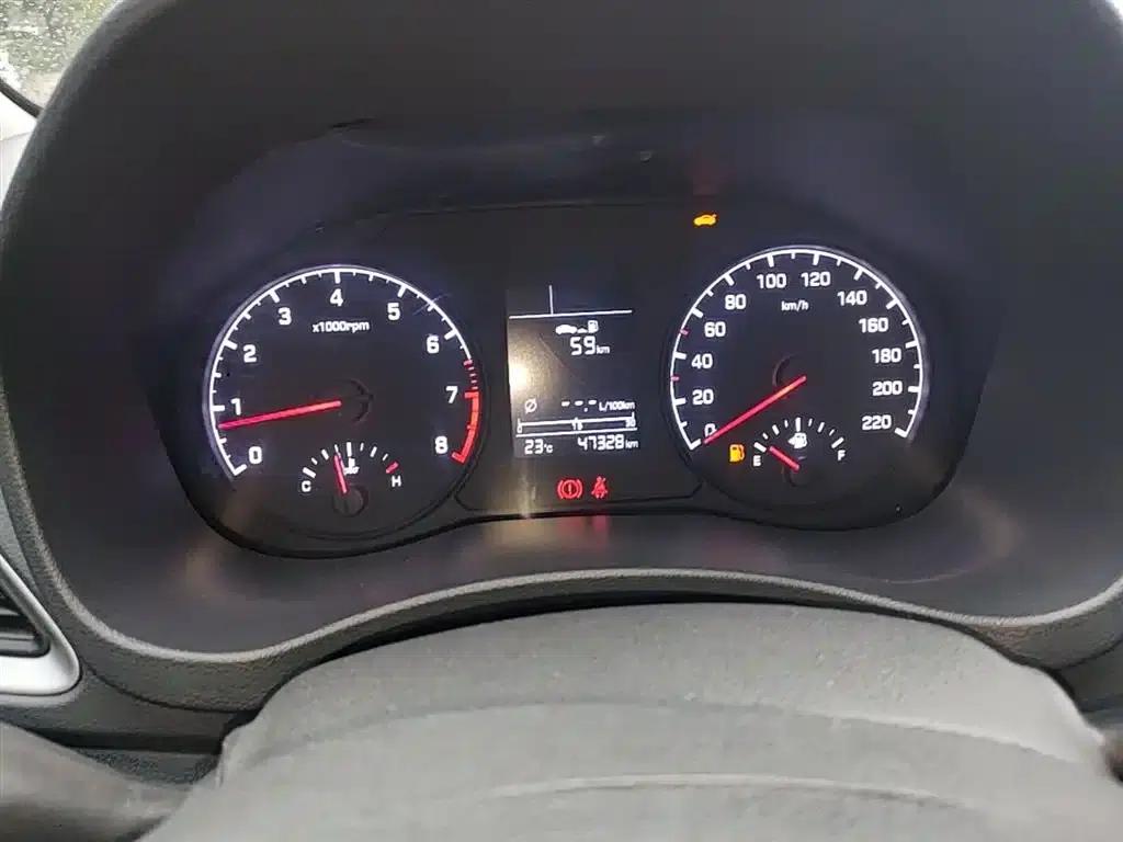 2016 Hyundai Verna 1.4L Manual GLS Cool Edition — миниатюра 12