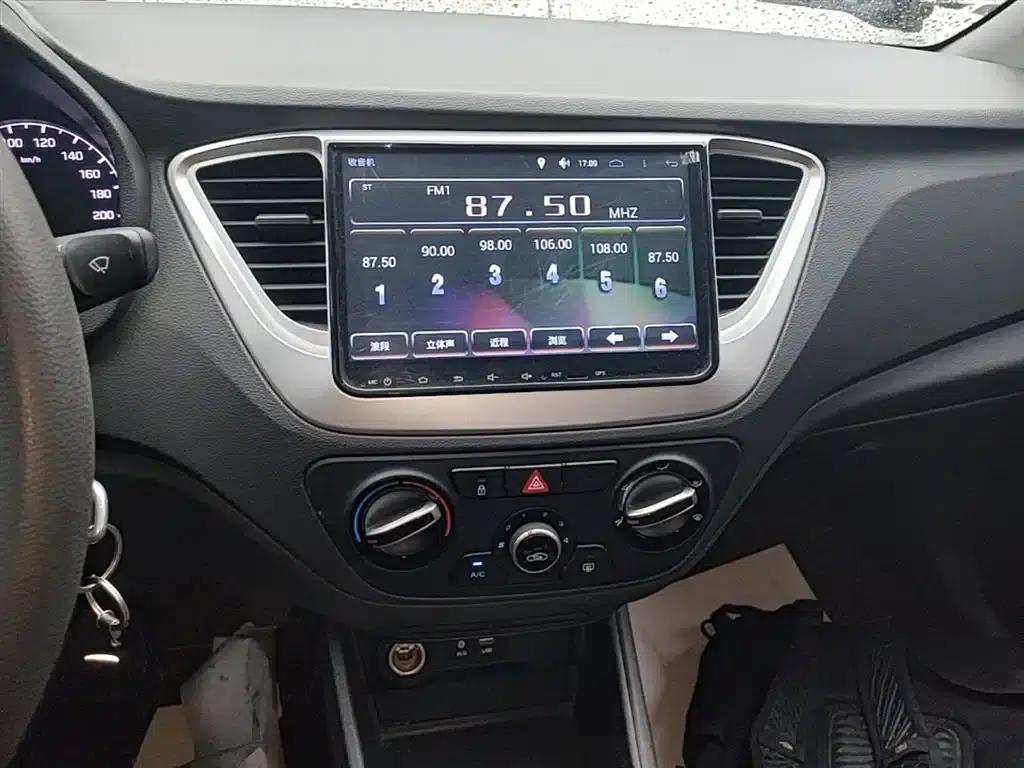 2016 Hyundai Verna 1.4L Manual GLS Cool Edition — миниатюра 13