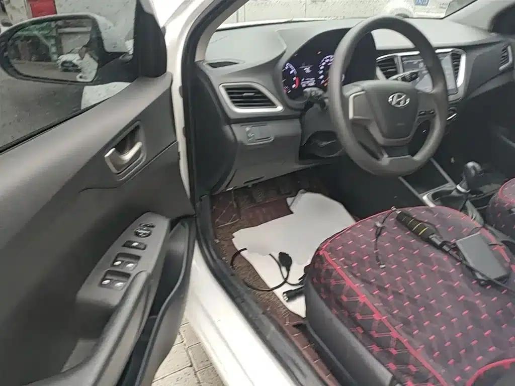 2016 Hyundai Verna 1.4L Manual GLS Cool Edition — миниатюра 15