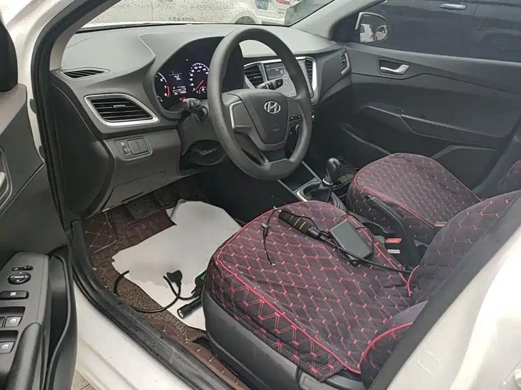 2016 Hyundai Verna 1.4L Manual GLS Cool Edition — миниатюра 16