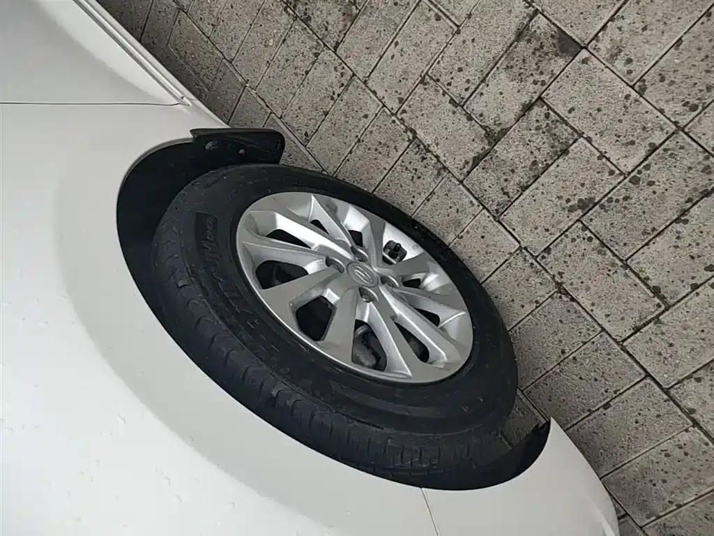 2016 Hyundai Verna 1.4L Manual GLS Cool Edition — миниатюра 23
