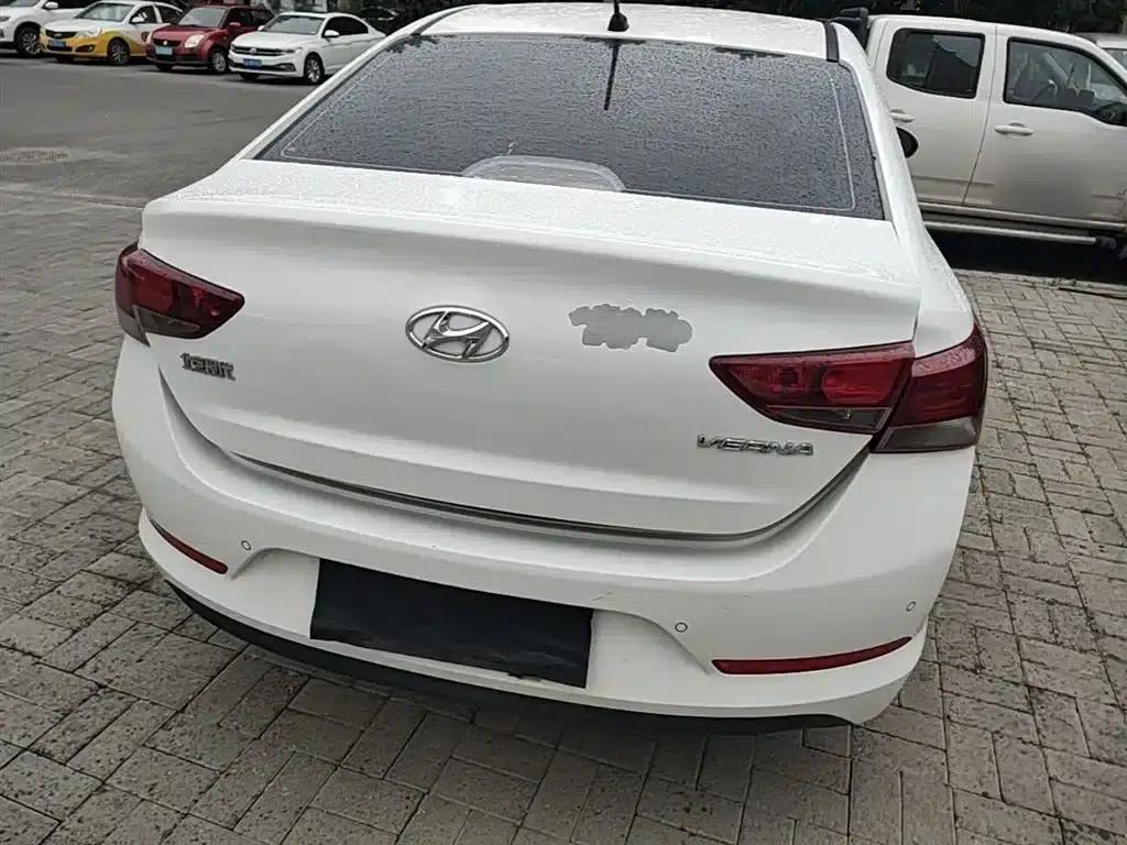 2016 Hyundai Verna 1.4L Manual GLS Cool Edition — миниатюра 6