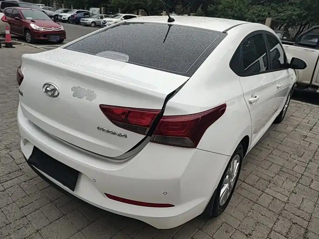 2016 Hyundai Verna 1.4L Manual GLS Cool Edition — миниатюра 7