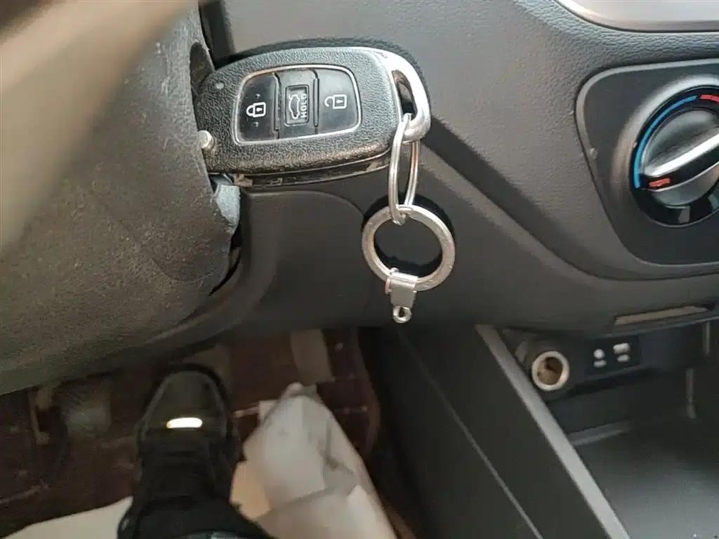 2016 Hyundai Verna 1.4L Manual GLS Cool Edition — миниатюра 9