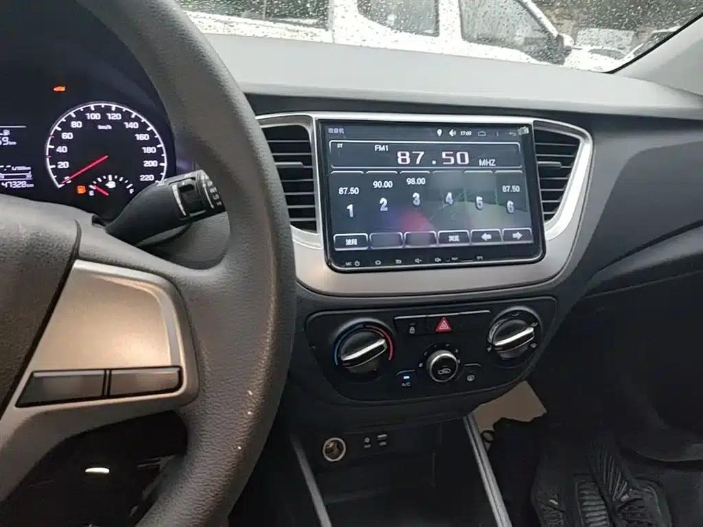 2016 Hyundai Verna 1.4L Manual GLS Cool Edition — миниатюра 10