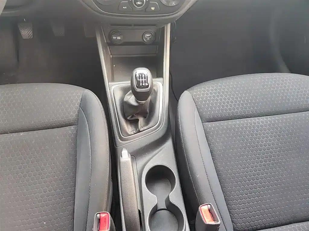 2020 Hyundai Verna 1.4L Manual GLS Cool Edition — миниатюра 14