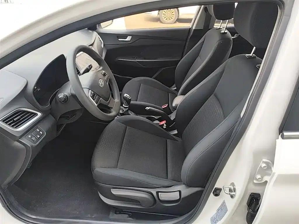 2020 Hyundai Verna 1.4L Manual GLS Cool Edition — миниатюра 15
