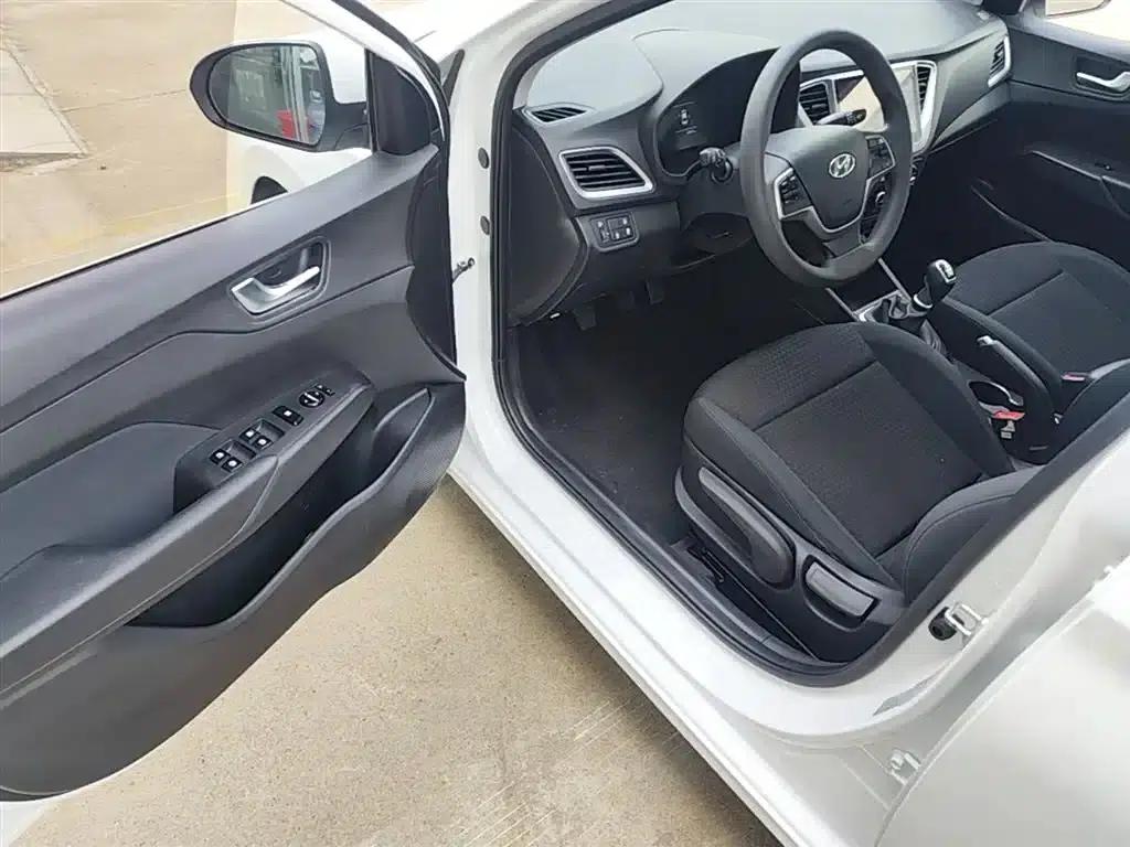 2020 Hyundai Verna 1.4L Manual GLS Cool Edition — миниатюра 16