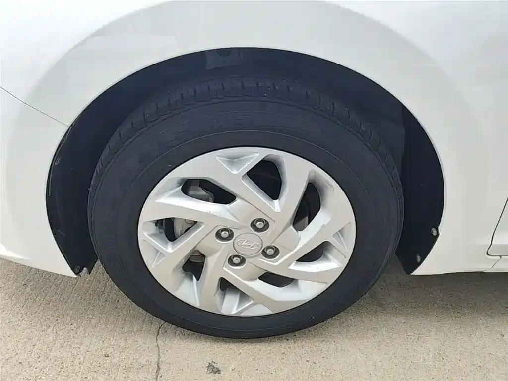 2020 Hyundai Verna 1.4L Manual GLS Cool Edition — миниатюра 23