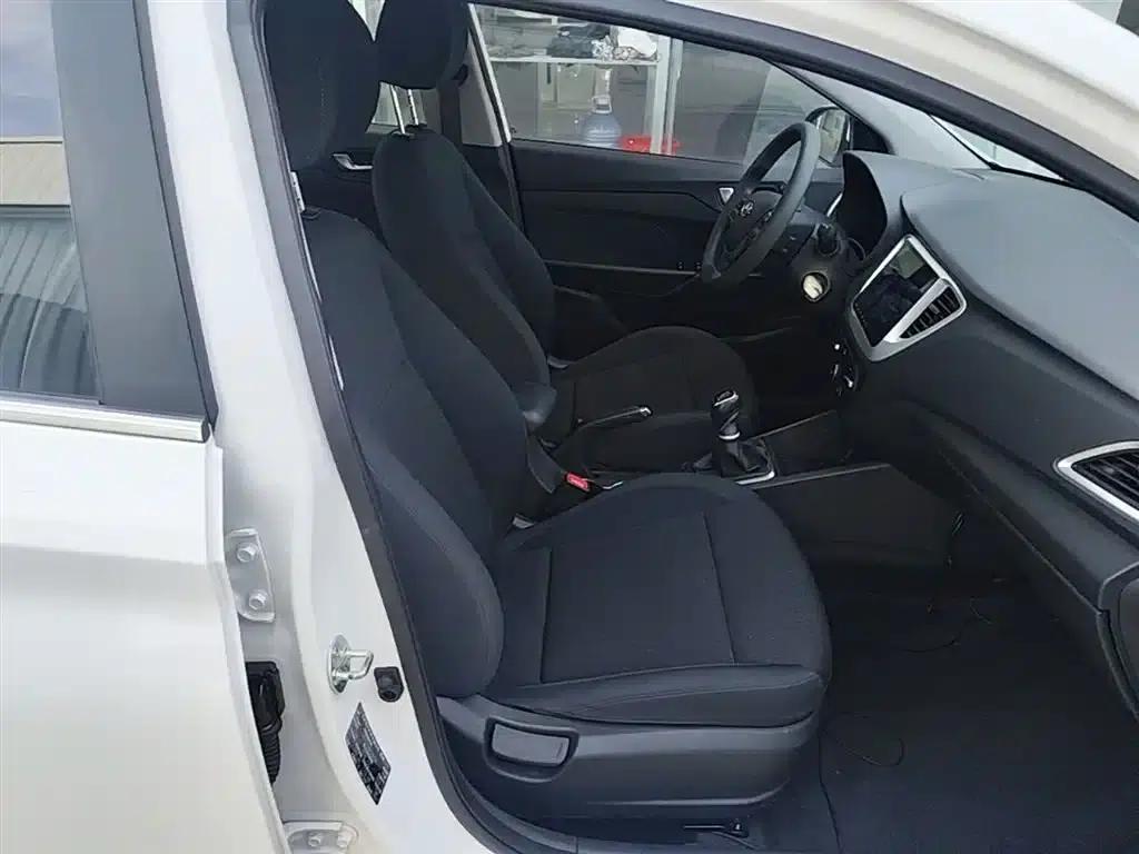 2020 Hyundai Verna 1.4L Manual GLS Cool Edition — миниатюра 25