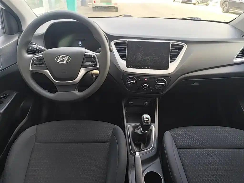 2020 Hyundai Verna 1.4L Manual GLS Cool Edition — миниатюра 10