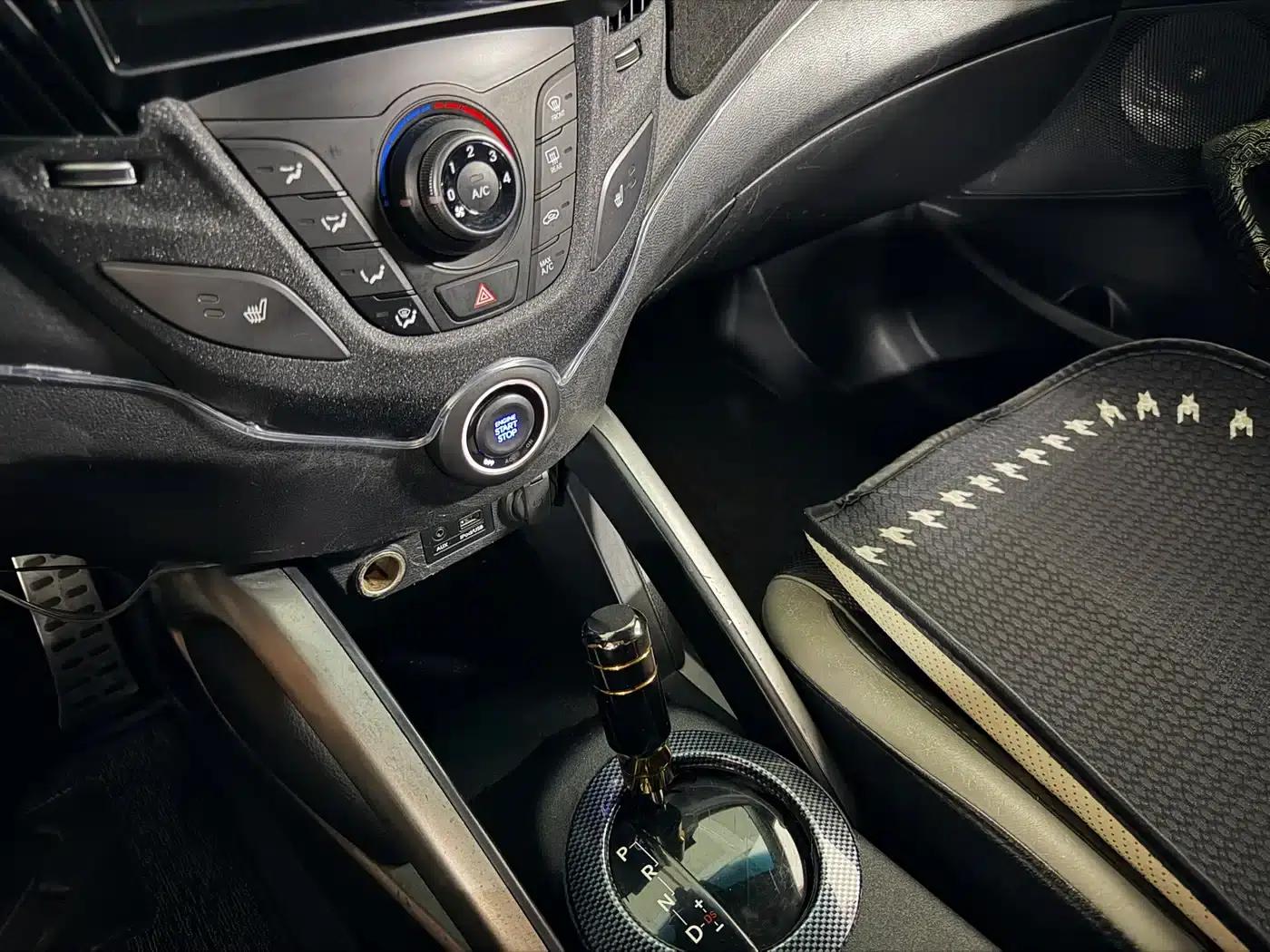 Veloster 2012 1.6T Automatic Luxury Edition — миниатюра 10