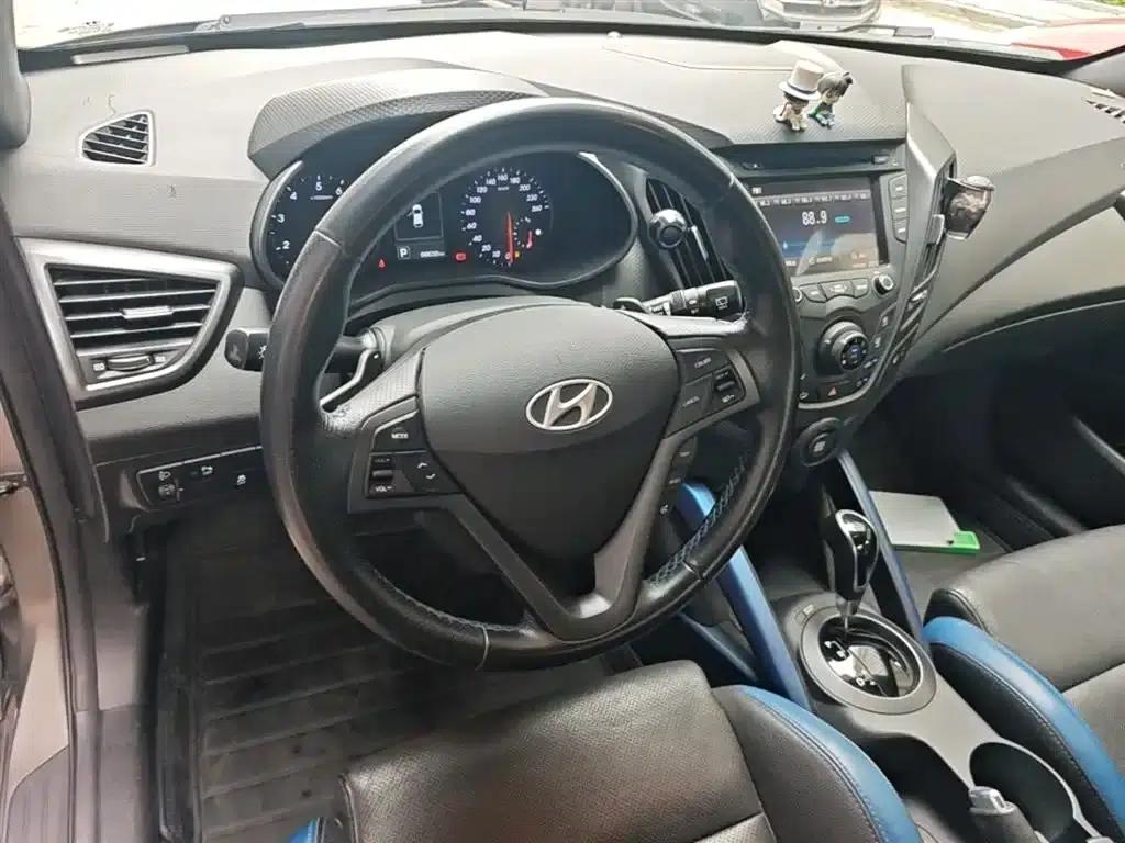 2015 Veloster 1.6T Automatic Luxury Edition — миниатюра 11