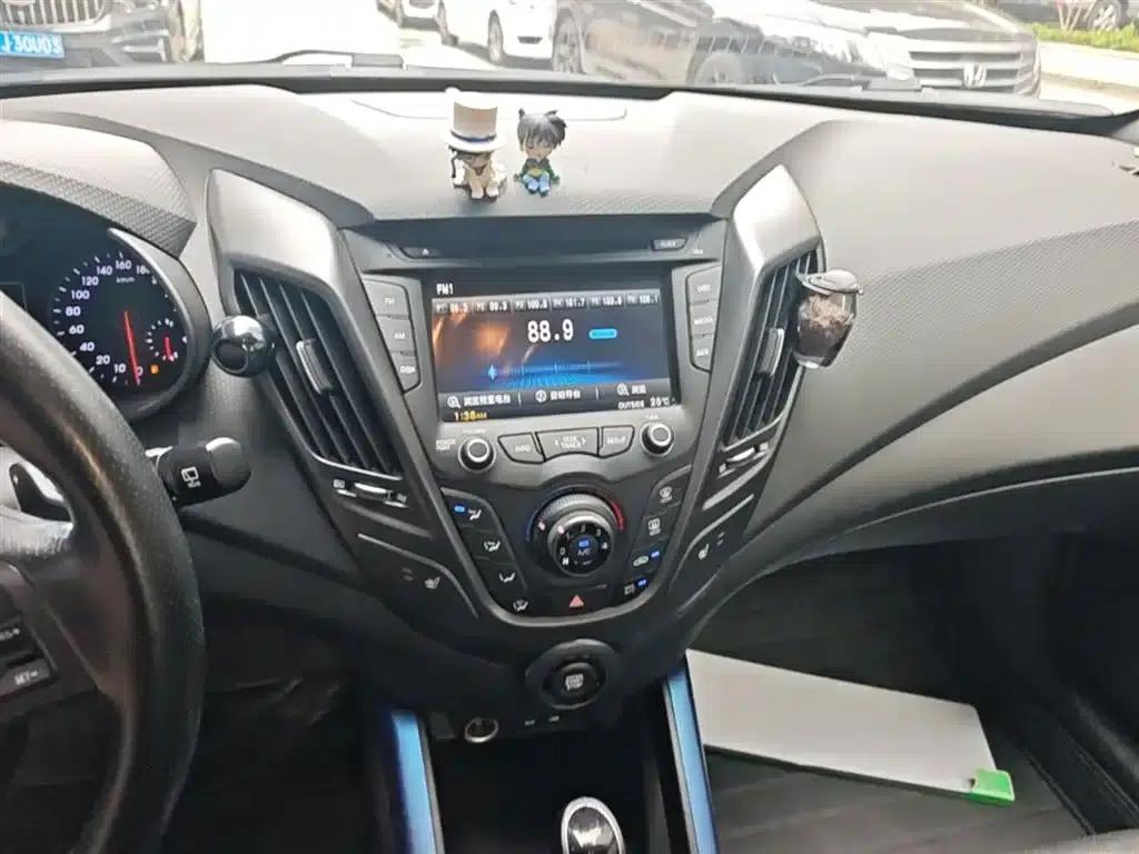 2015 Veloster 1.6T Automatic Luxury Edition — миниатюра 13