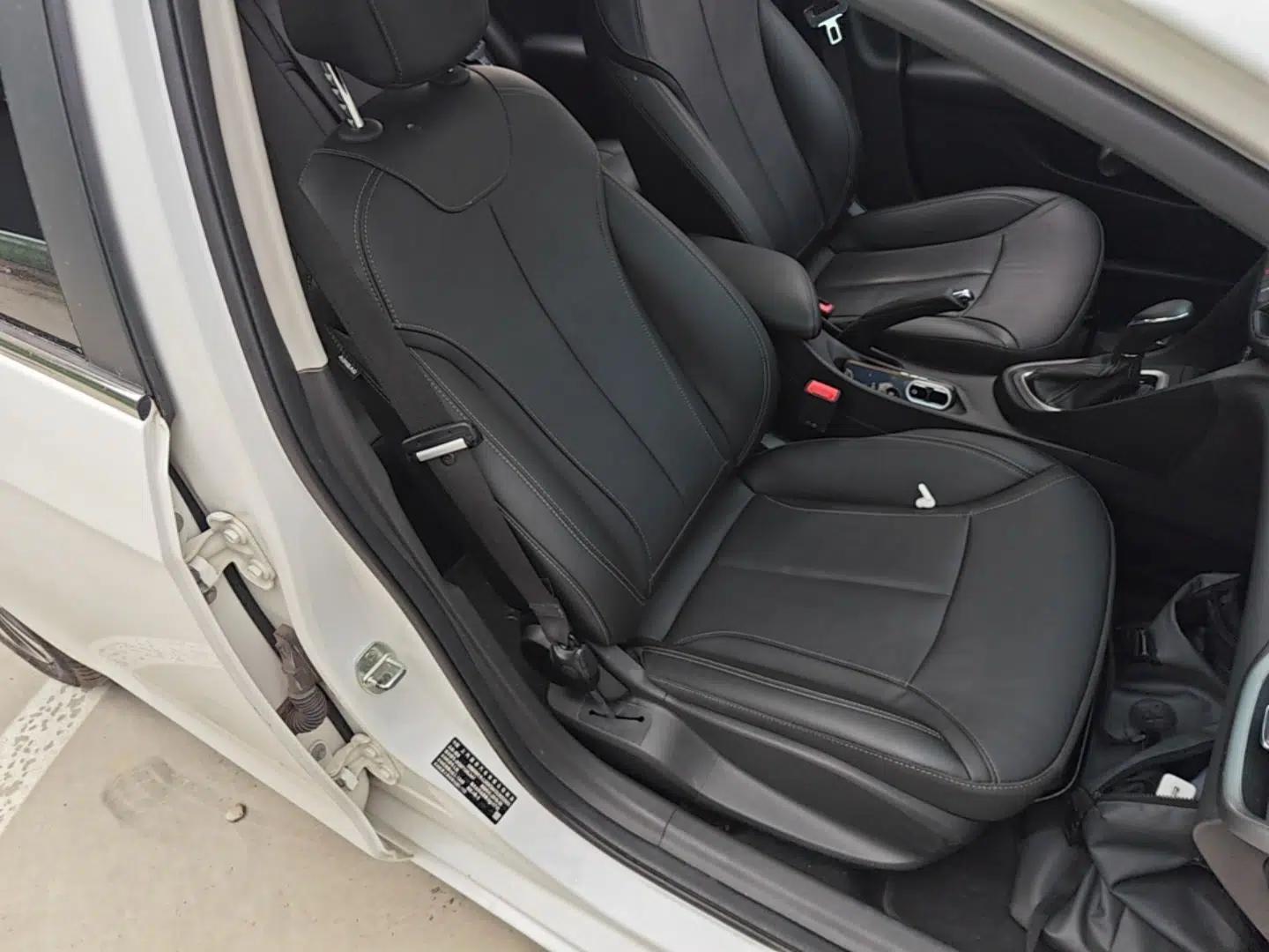Buick Excelle GX 2018 18T Automatic Elite Model — миниатюра 23