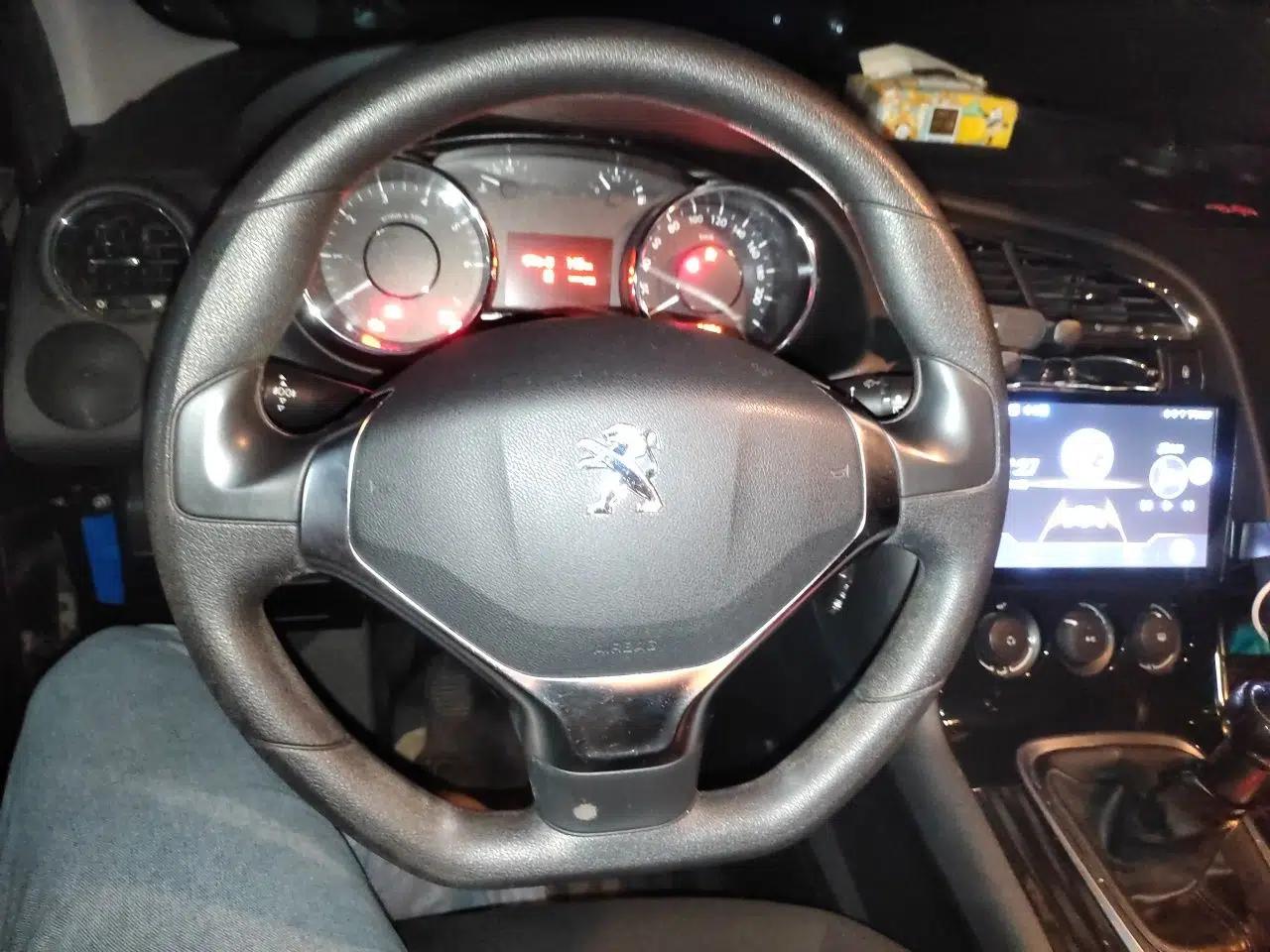 Peugeot 3008 2015 2.0L Manual Classic Edition — миниатюра 11