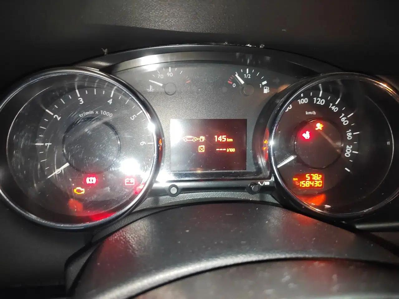 Peugeot 3008 2015 2.0L Manual Classic Edition — миниатюра 12