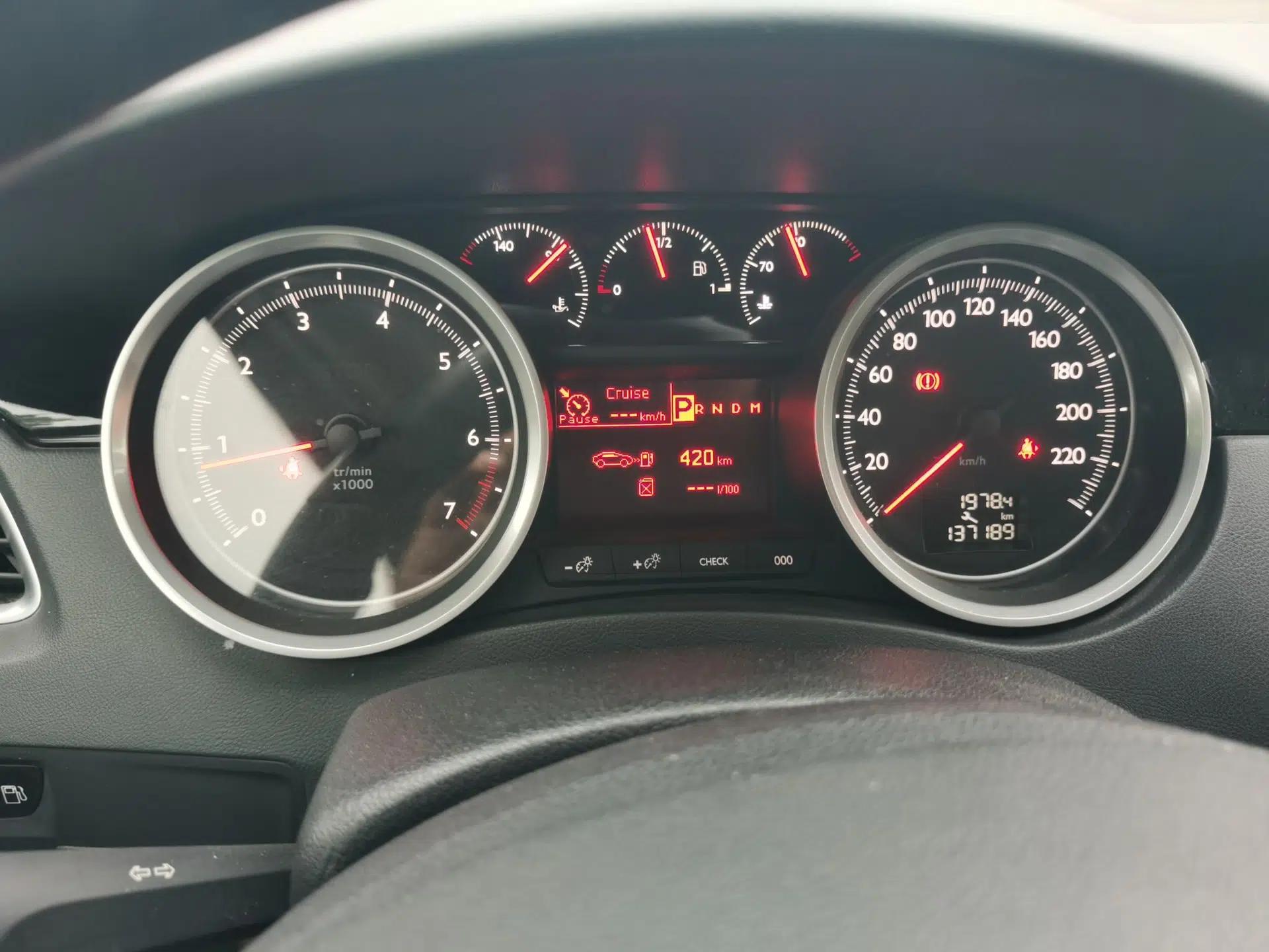 Peugeot 508 2012 2.0L Automatic Smart Enjoyment Version — миниатюра 12