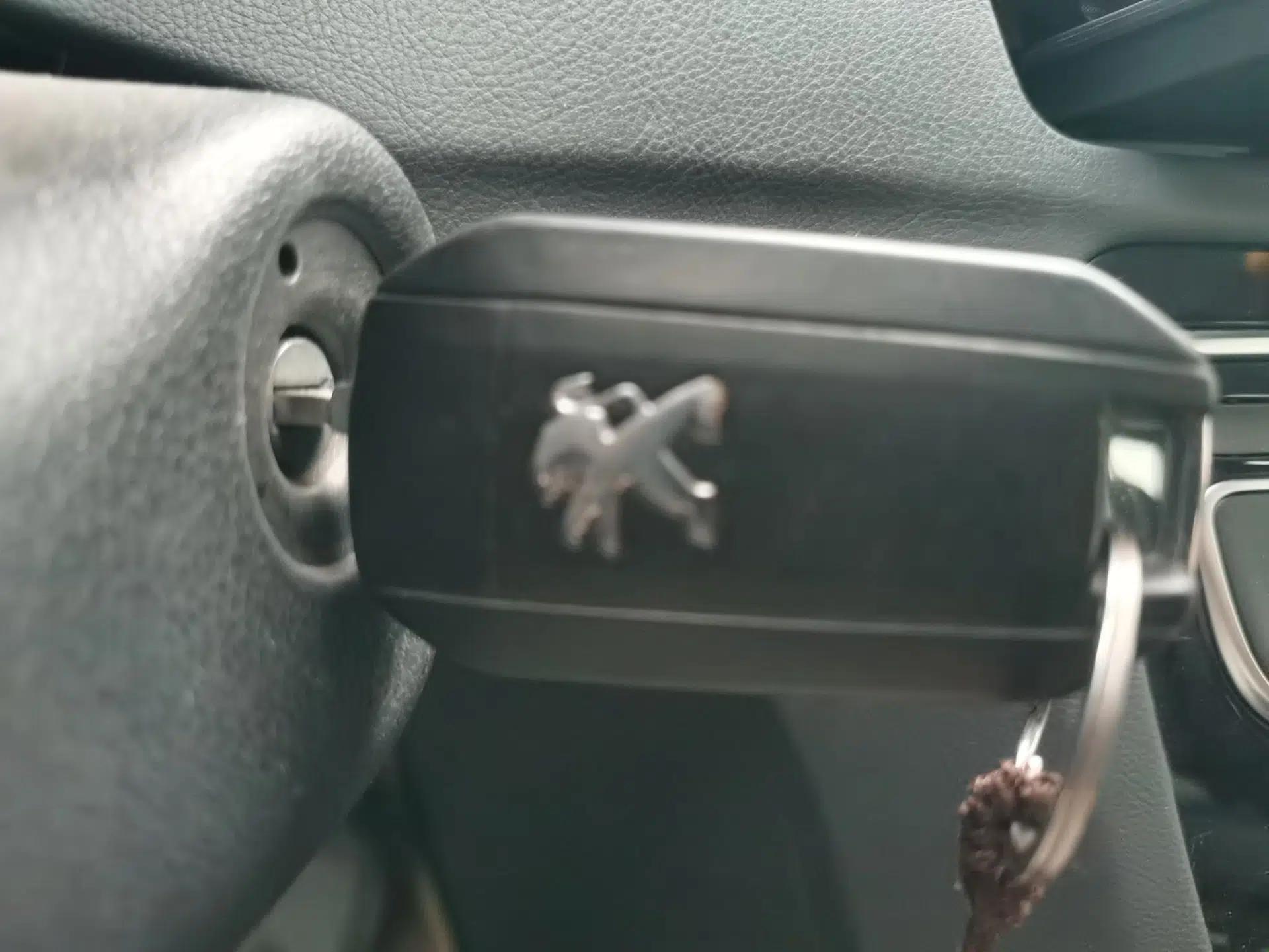 Peugeot 508 2012 2.0L Automatic Smart Enjoyment Version — миниатюра 9