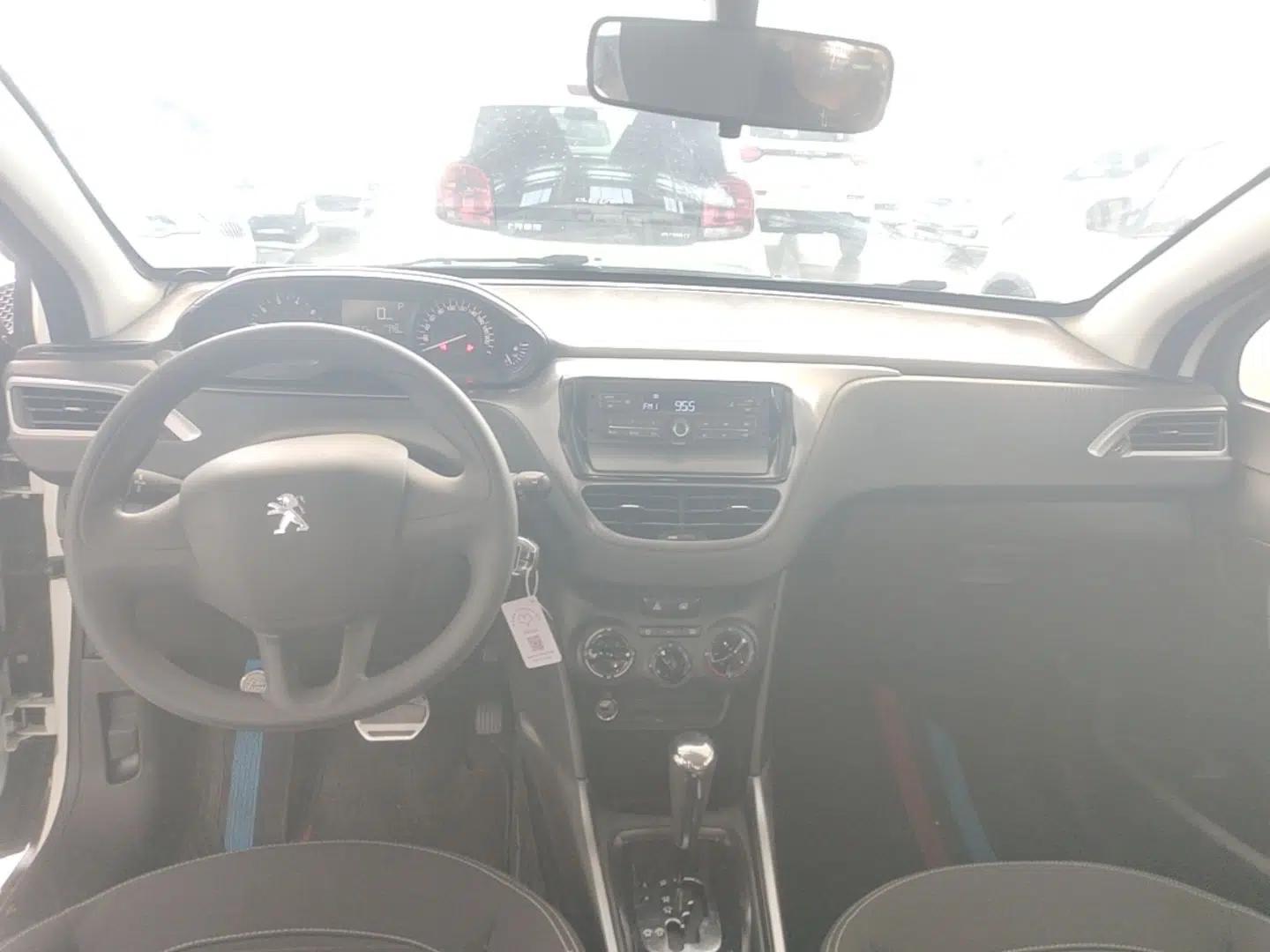 Peugeot 2008 2014 1.6L Automatic Trend Edition — миниатюра 13