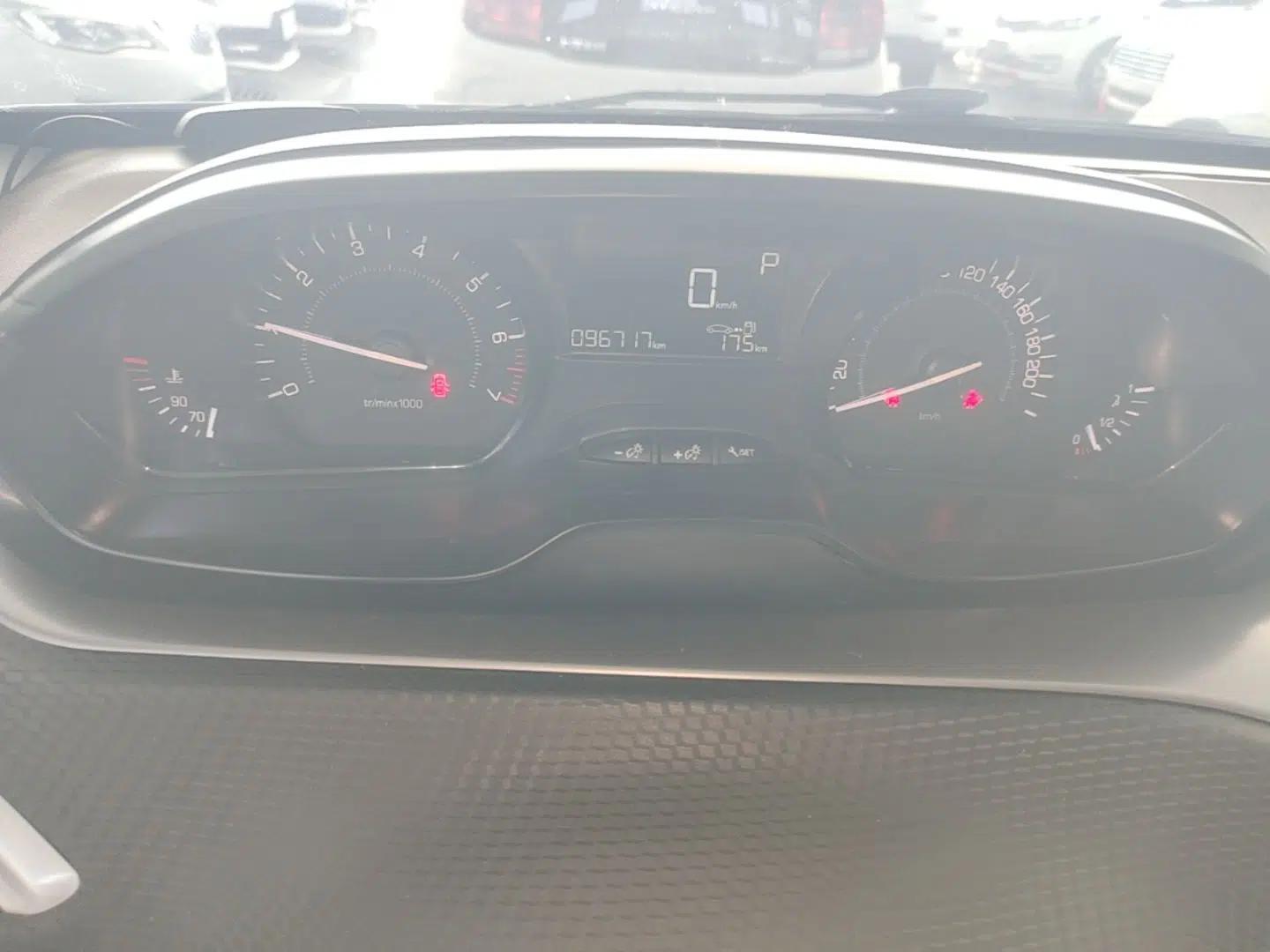 Peugeot 2008 2014 1.6L Automatic Trend Edition — миниатюра 15