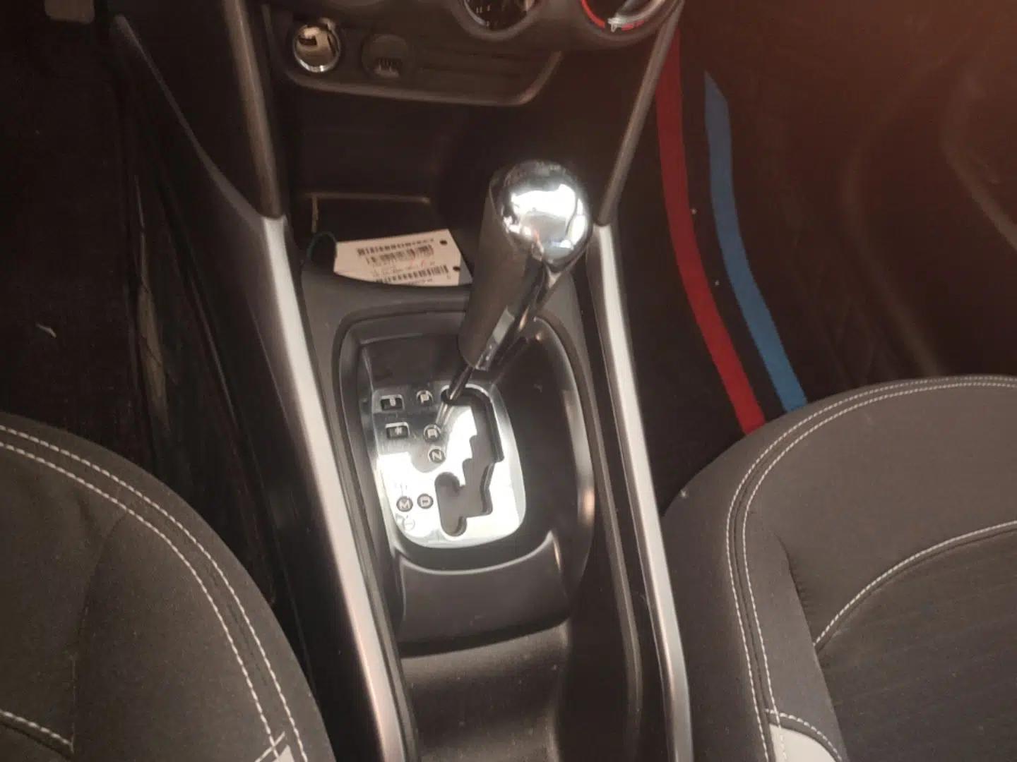 Peugeot 2008 2014 1.6L Automatic Trend Edition — миниатюра 17