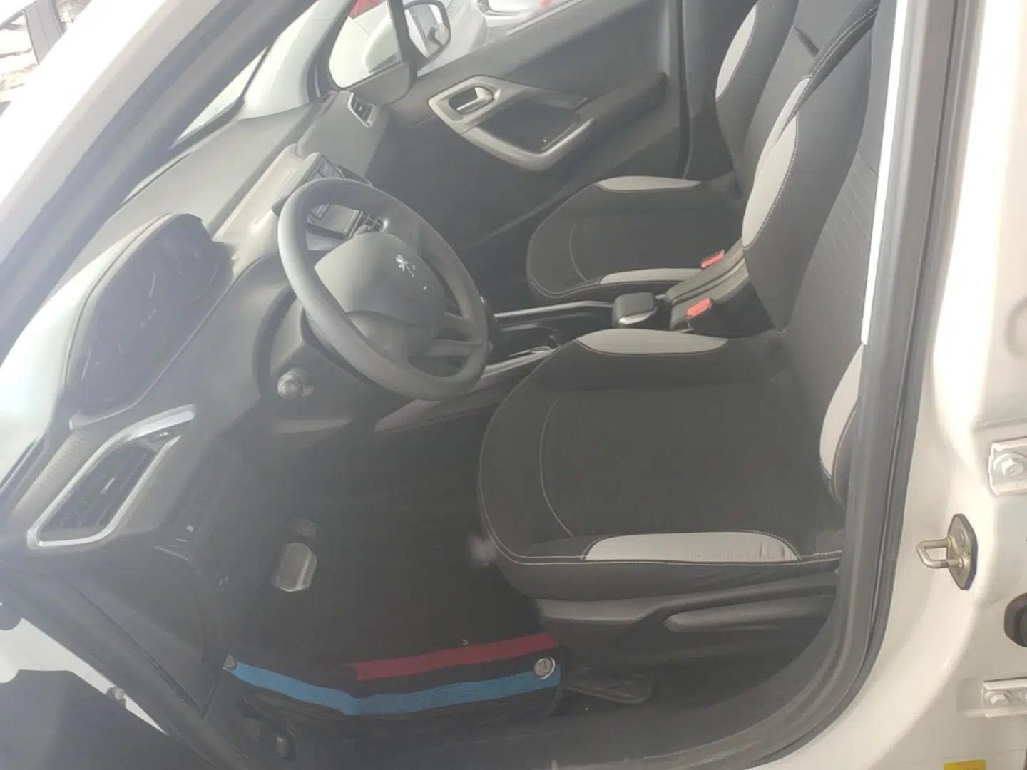 Peugeot 2008 2014 1.6L Automatic Trend Edition — миниатюра 18