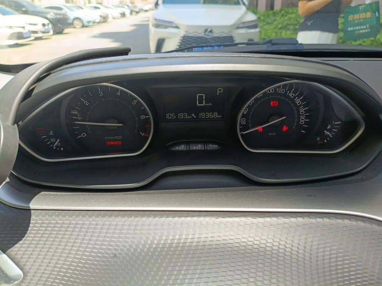 Peugeot 2008 2014 1.6L Automatic Fashion Edition — миниатюра 12