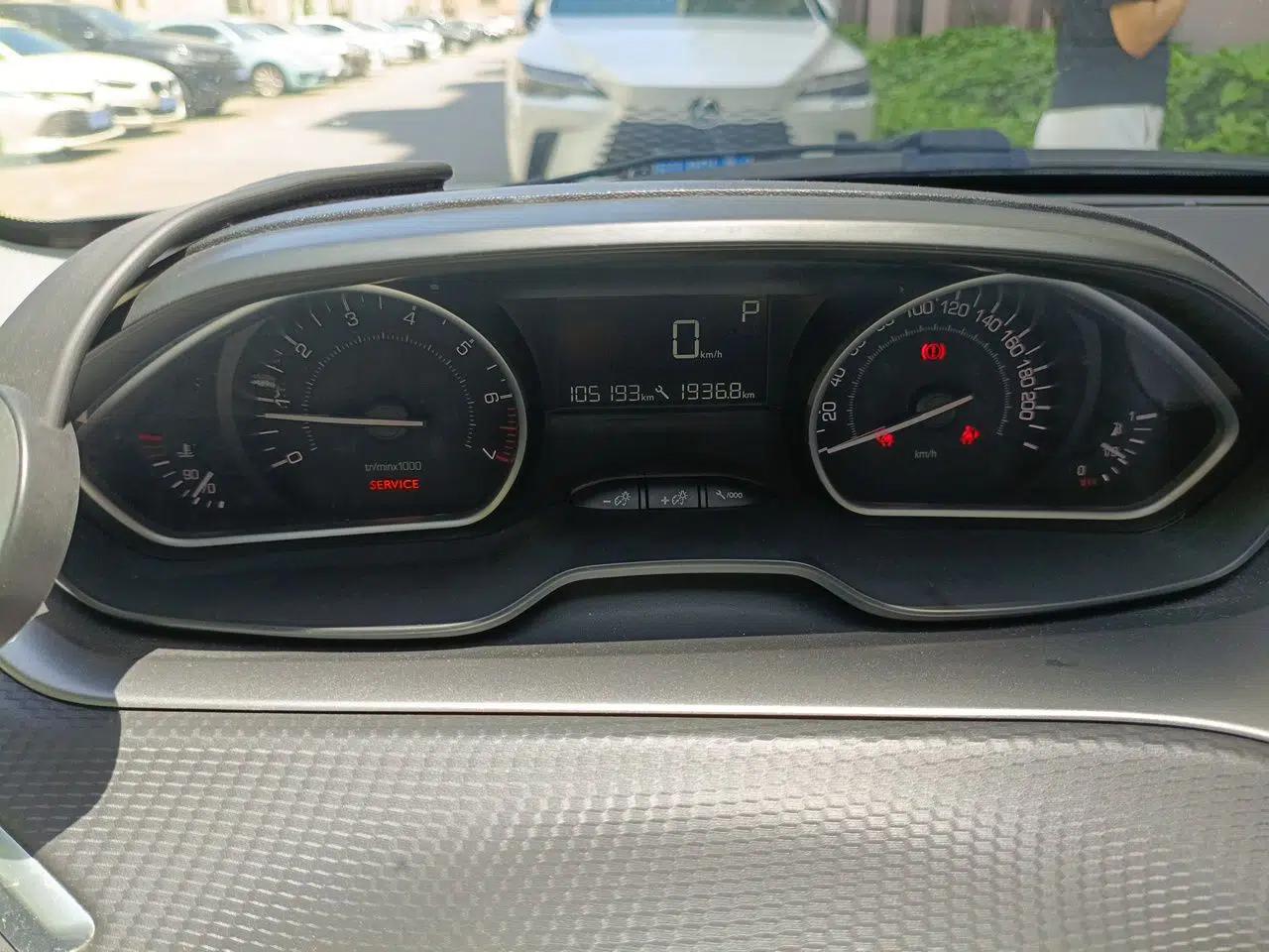 Peugeot 2008 2014 1.6L Automatic Fashion Edition — миниатюра 13