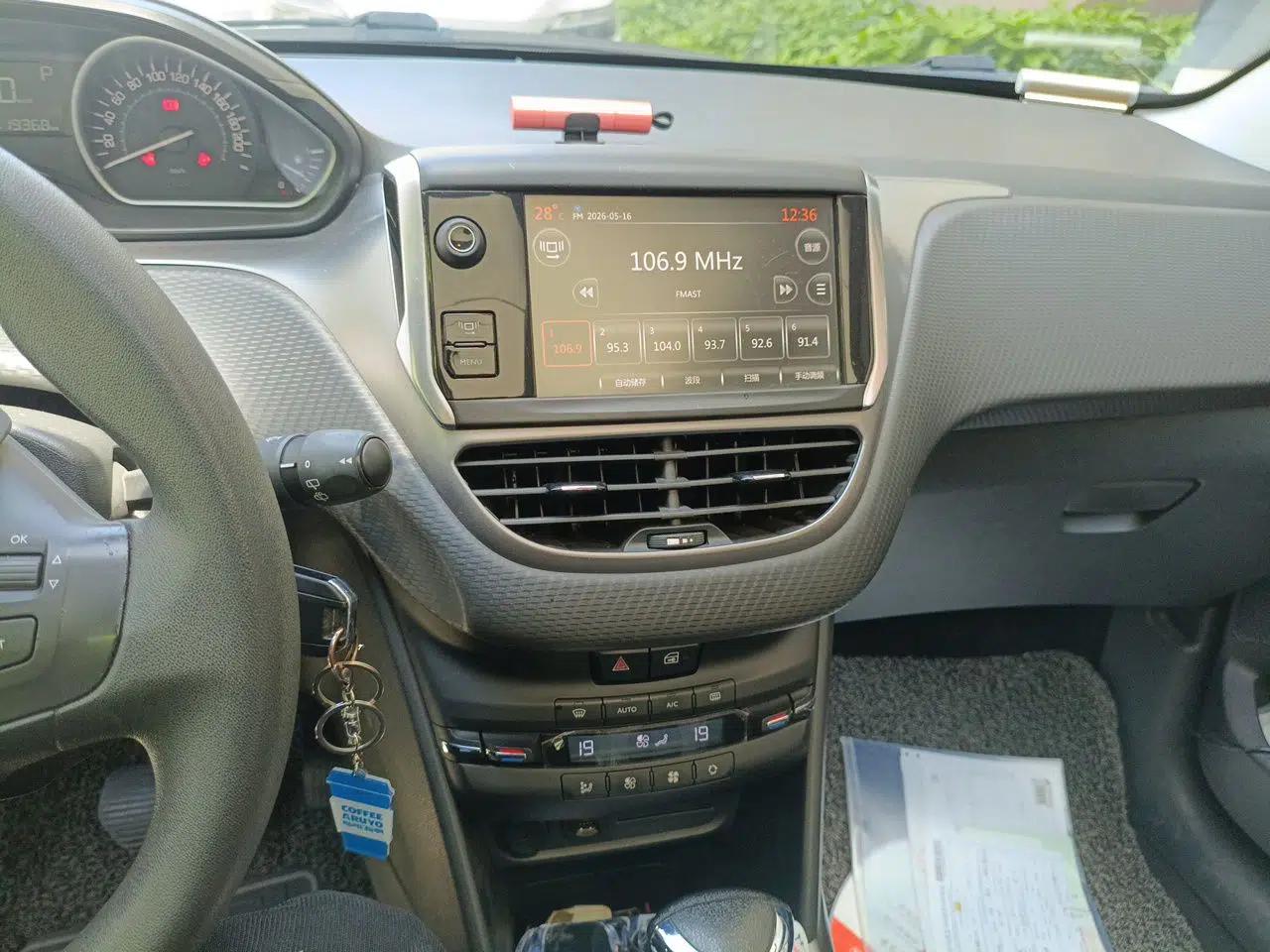 Peugeot 2008 2014 1.6L Automatic Fashion Edition — миниатюра 14