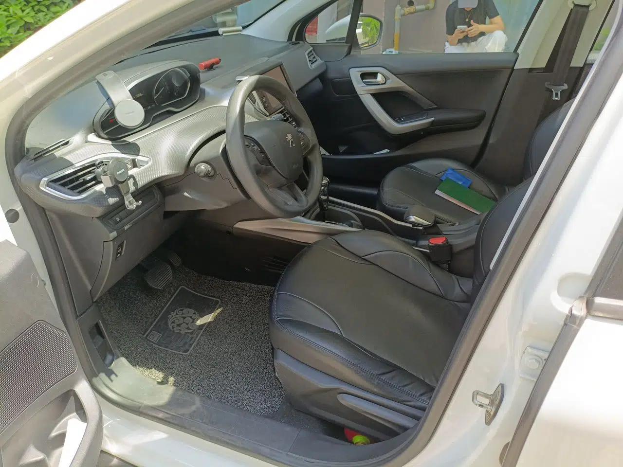 Peugeot 2008 2014 1.6L Automatic Fashion Edition — миниатюра 17