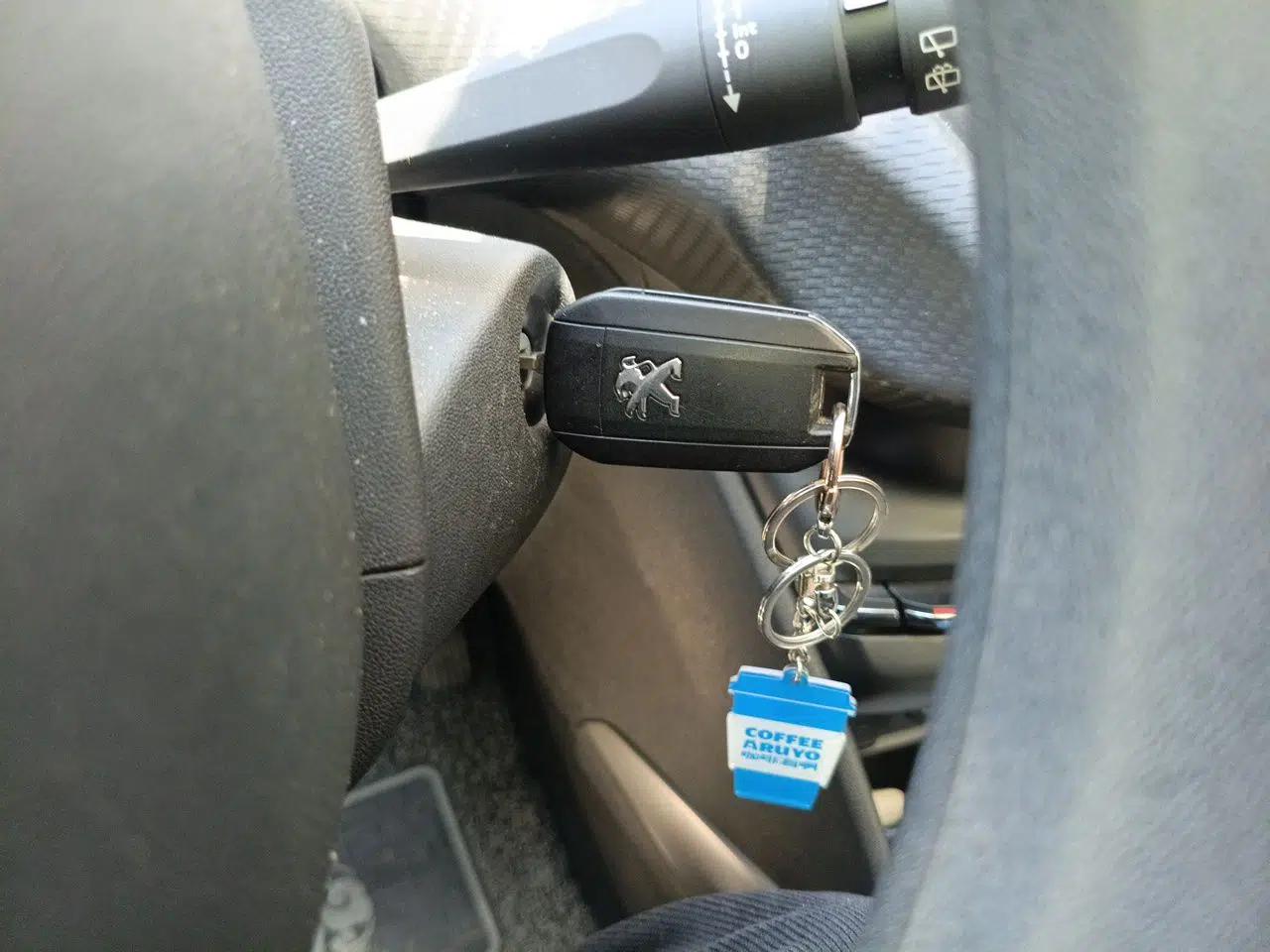 Peugeot 2008 2014 1.6L Automatic Fashion Edition — миниатюра 9